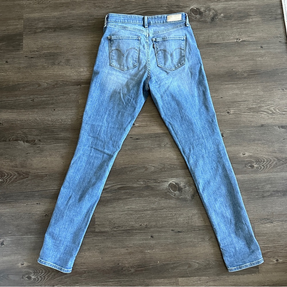 Levi’s High Rise Jeans!👖 🌿 - Picture 2 of 11